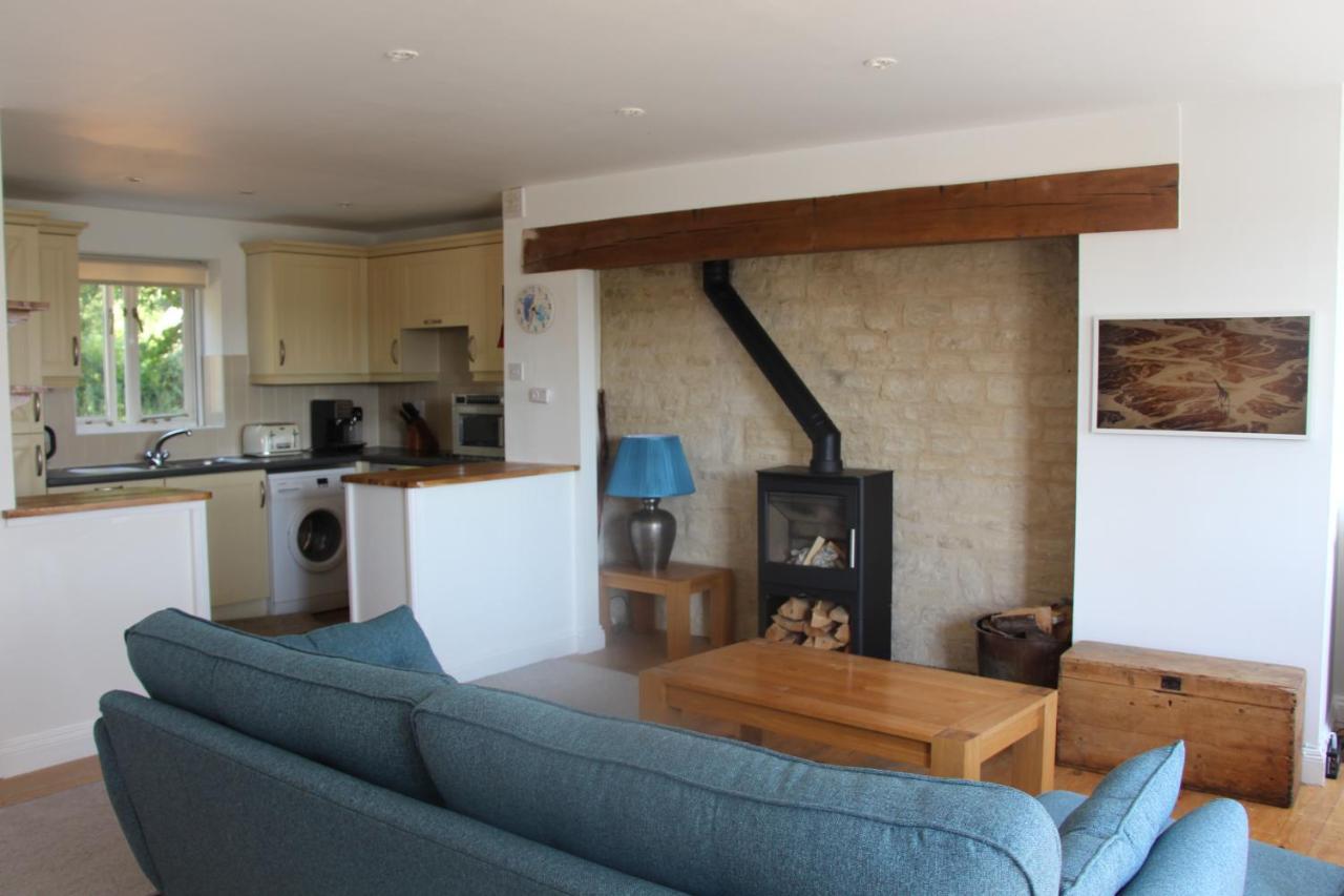Coot Cottage - Holiday House With Fantastic Lake Views Somerford Keynes Exterior foto