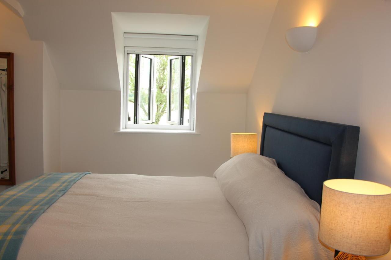Coot Cottage - Holiday House With Fantastic Lake Views Somerford Keynes Exterior foto