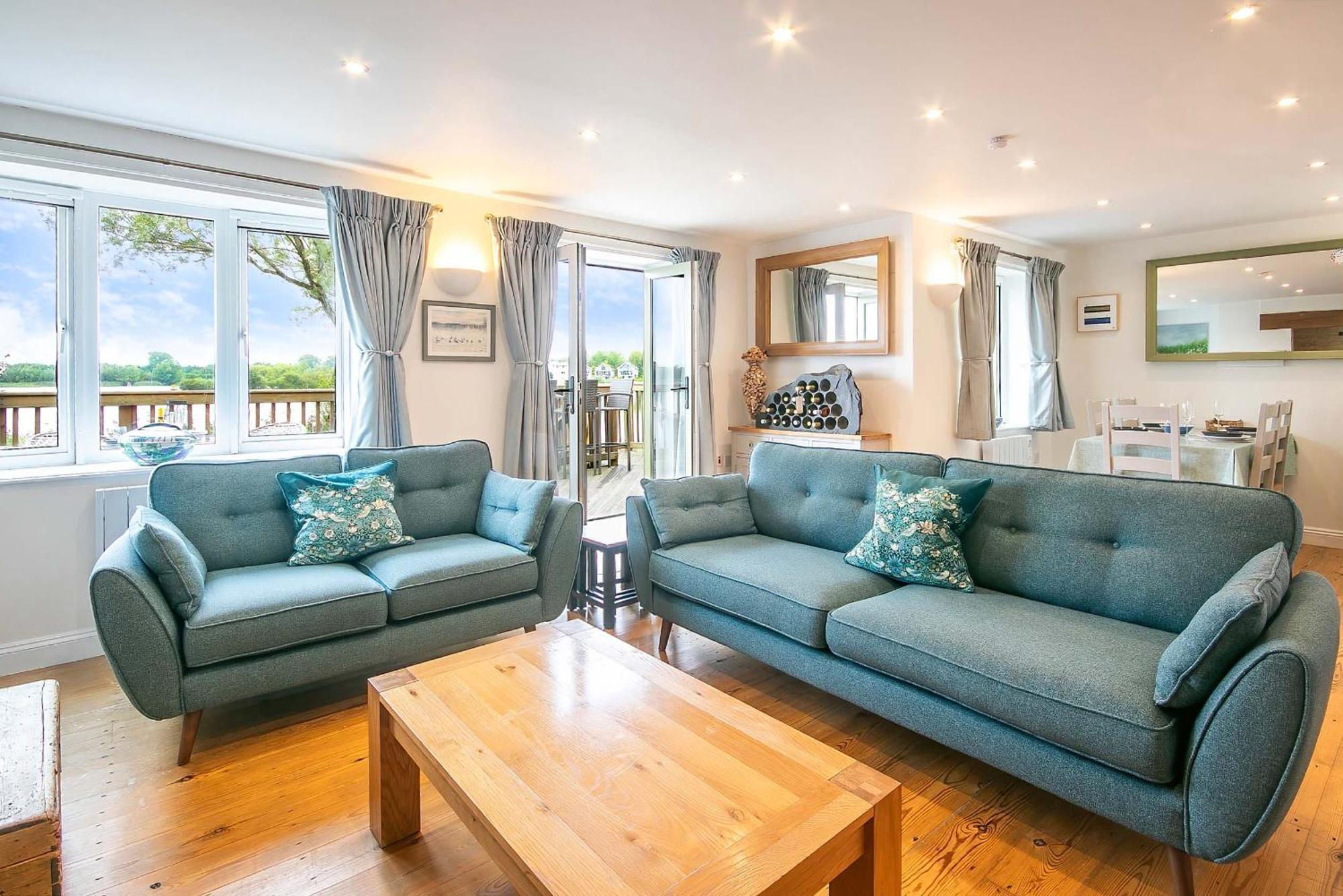 Coot Cottage - Holiday House With Fantastic Lake Views Somerford Keynes Exterior foto